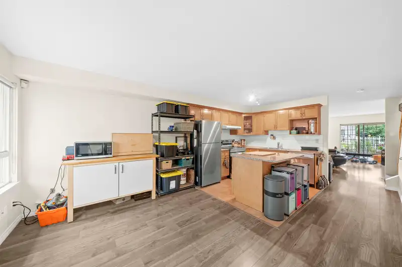 2 910 W 16TH STREET - photo 3 of 25