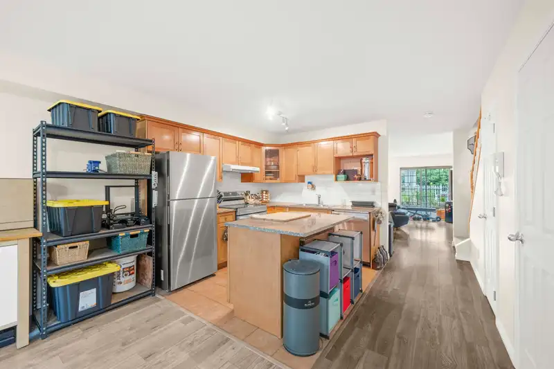 2 910 W 16TH STREET - photo 4 of 25