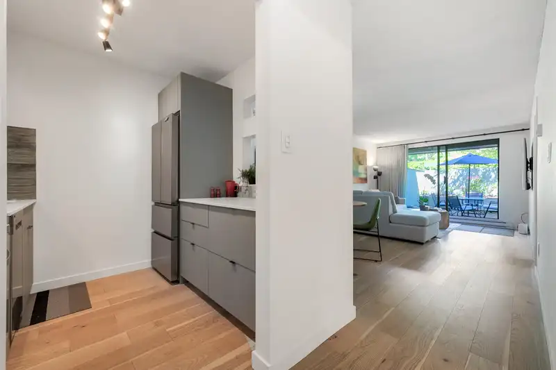 208 2119 BELLEVUE AVENUE - photo 4 of 26