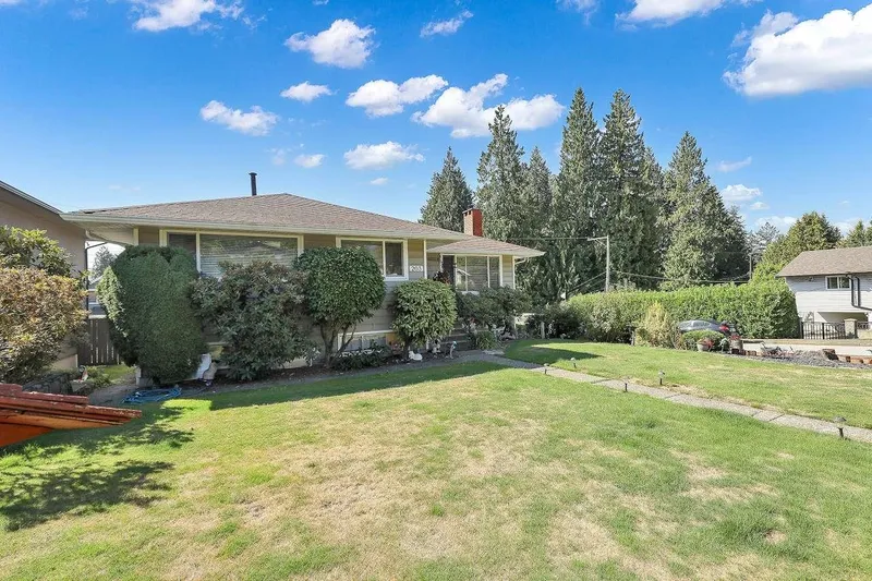 203 E 26TH STREET - photo 3 of 25