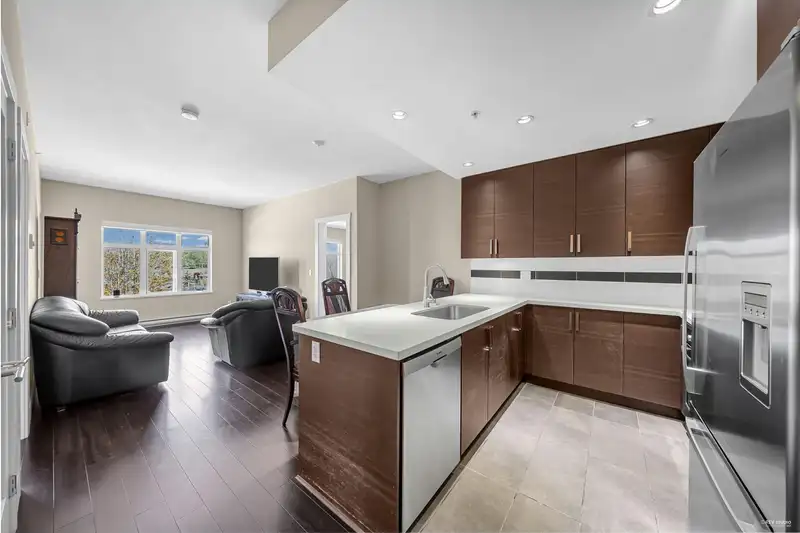 301 4710 HASTINGS STREET - photo 1 of 29