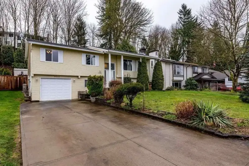 35064 LABURNUM AVENUE - photo 1 of 1