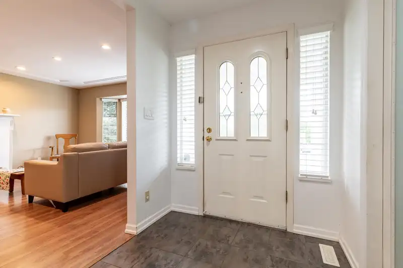 13442 60A AVENUE - photo 4 of 39
