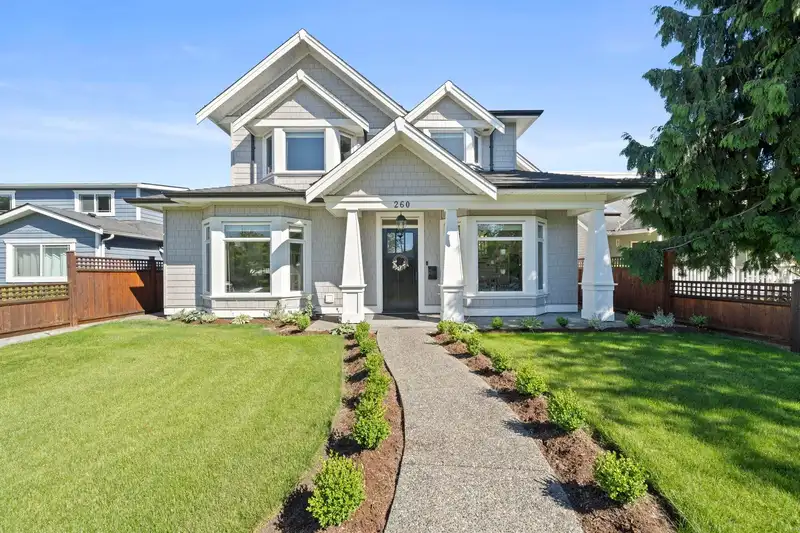 260 DOUGLAS CRESCENT - photo 1 of 39