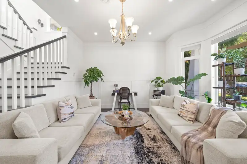 260 DOUGLAS CRESCENT - photo 4 of 39