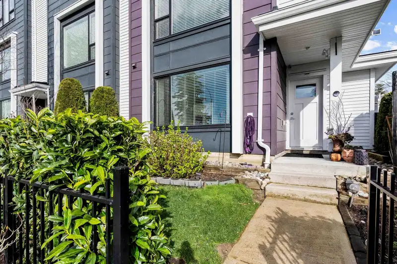147 2280 163 STREET - photo 4 of 39