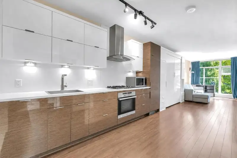 216 1777 W 7TH AVENUE - photo 3 of 25