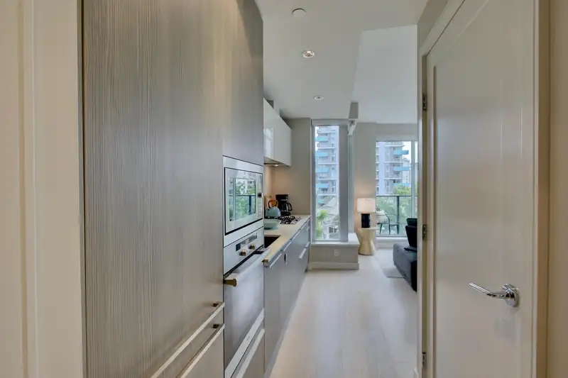 703 1221 BIDWELL STREET - photo 2 of 40