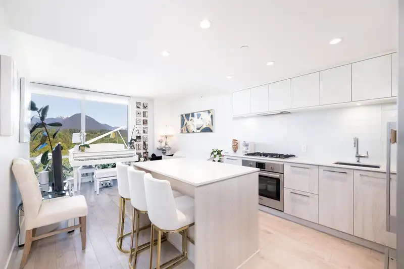 2408 680 SEYLYNN CRESCENT - photo 1 of 28