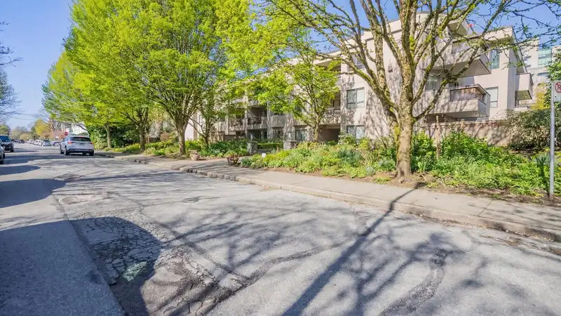 305 975 W 13TH AVENUE - photo 1 of 19