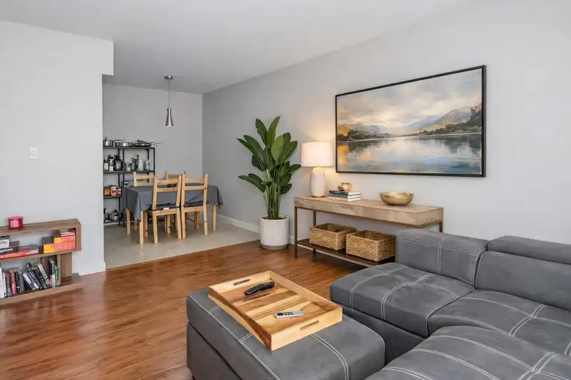 305 975 W 13TH AVENUE - photo 3 of 19
