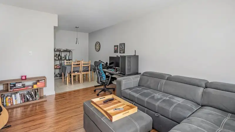 305 975 W 13TH AVENUE - photo 4 of 19