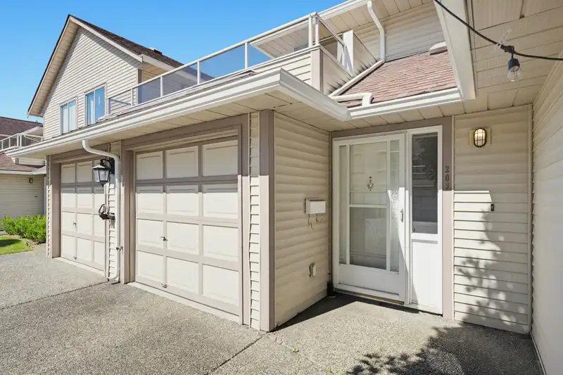 209 13725 72A AVENUE - photo 2 of 40