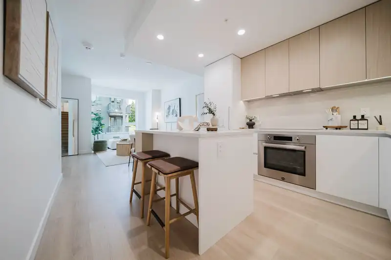 307 595 KEMSLEY AVENUE - photo 3 of 17