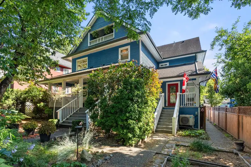 2 46 W 12TH AVENUE - photo 3 of 39
