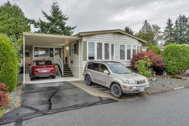 9 1640 162 STREET - photo 2 of 25