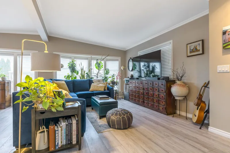 9 1640 162 STREET - photo 3 of 25