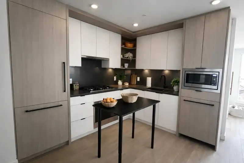 407 2268 E BROADWAY AVENUE - photo 2 of 10