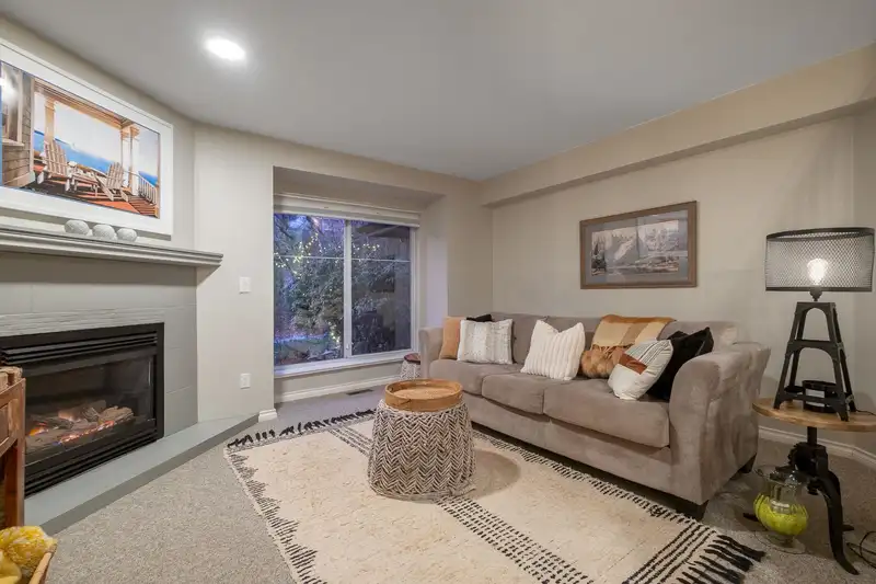 36 22740 116 AVENUE - photo 4 of 29