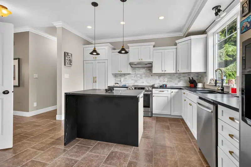 7250 MARBLE HILL ROAD - photo 3 of 39