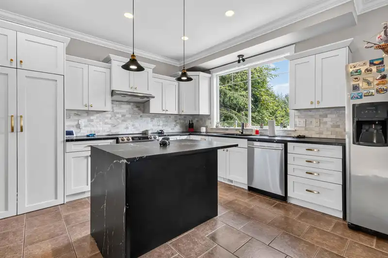 7250 MARBLE HILL ROAD - photo 4 of 39