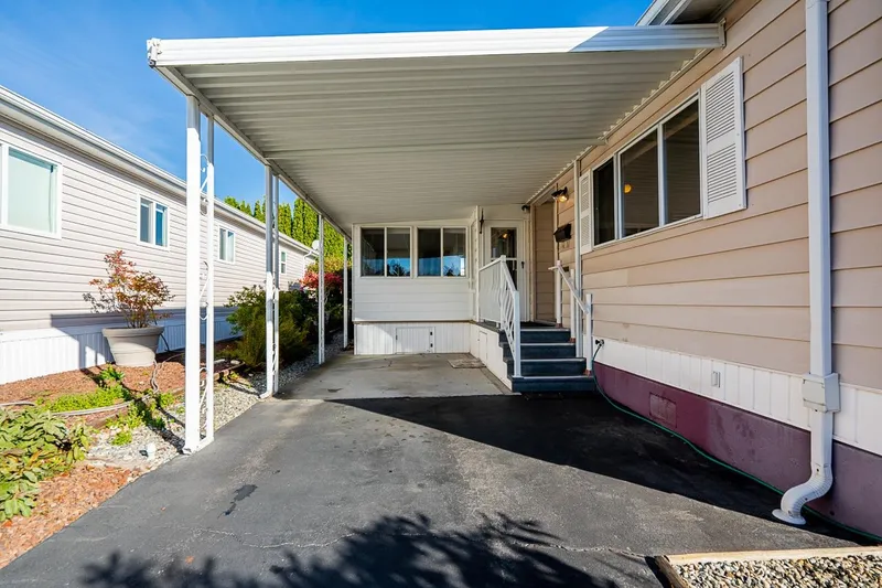 24 15875 20 AVENUE - photo 4 of 25