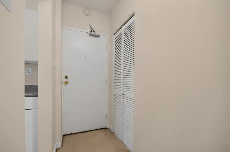 118 1655 NELSON STREET - photo 2 of 31