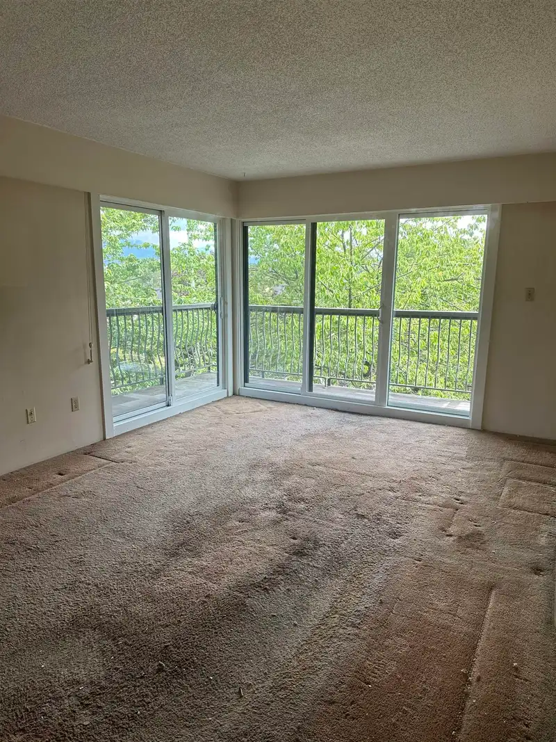 353 588 E 5 AVENUE - photo 2 of 10