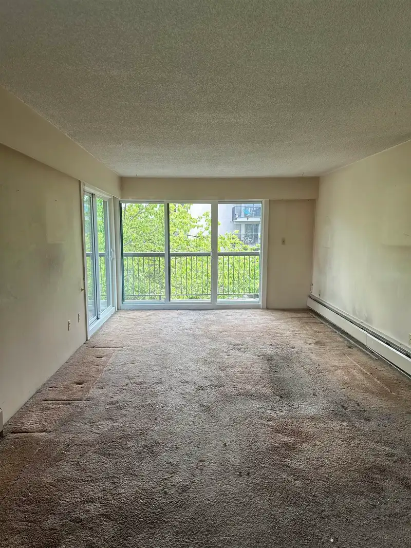 353 588 E 5 AVENUE - photo 4 of 10