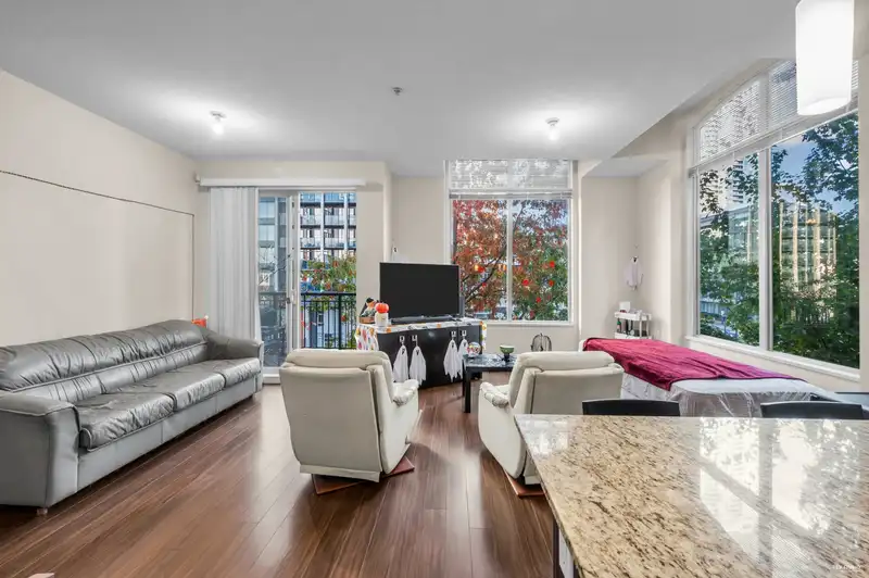 410 10455 UNIVERSITY DRIVE - photo 4 of 23