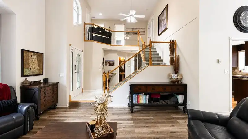 20516 124A AVENUE - photo 4 of 37