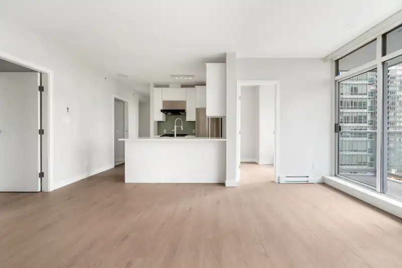 907 480 ROBSON STREET - photo 2 of 24