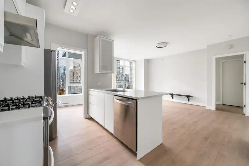 907 480 ROBSON STREET - photo 4 of 24