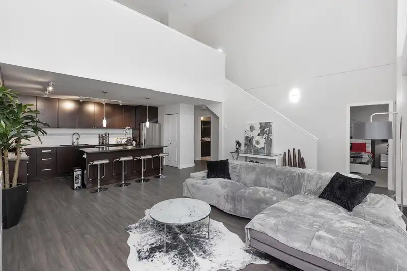 5 15850 26 AVENUE - photo 1 of 35