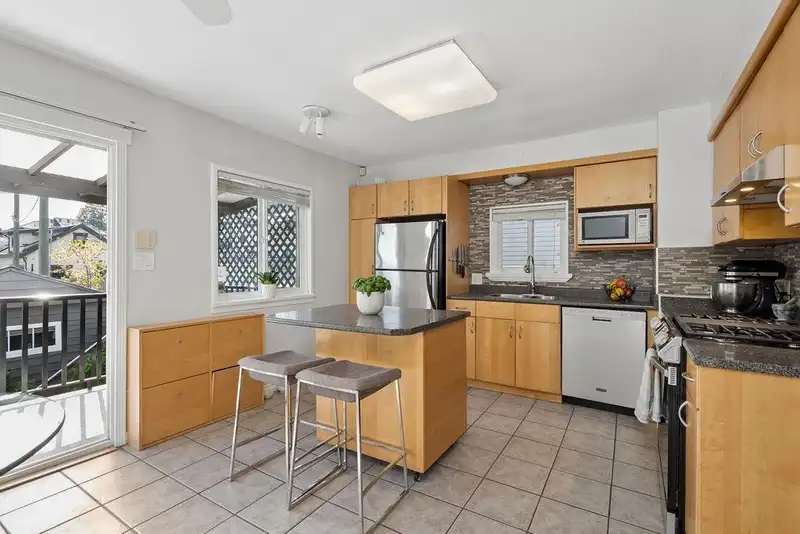4344 SKEENA STREET - photo 2 of 37