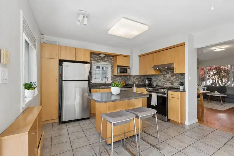 4344 SKEENA STREET - photo 3 of 37