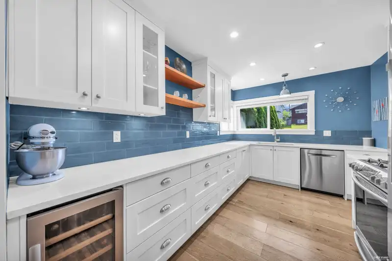 3335 CHURCH STREET - photo 3 of 37
