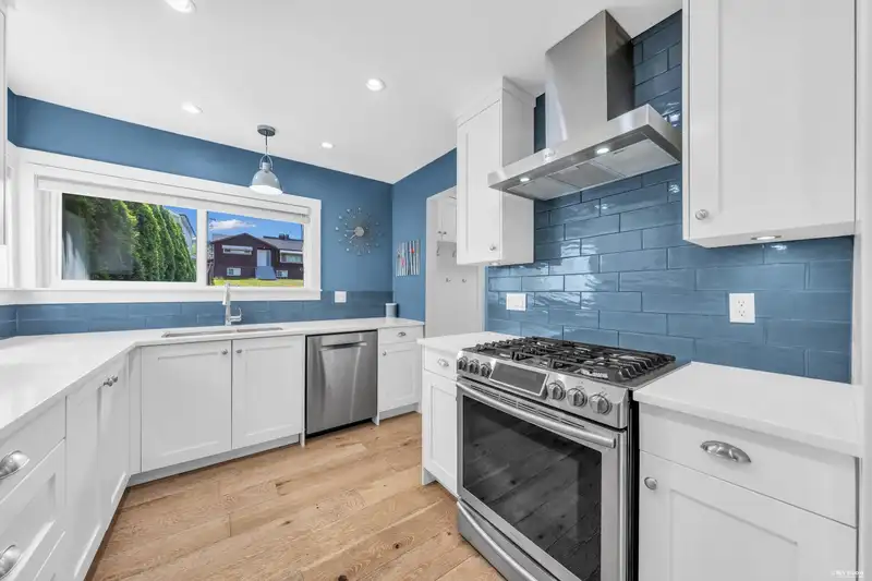 3335 CHURCH STREET - photo 4 of 37