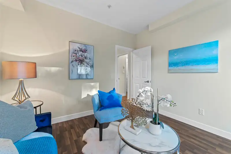 105 5692 KINGS ROAD - photo 3 of 23