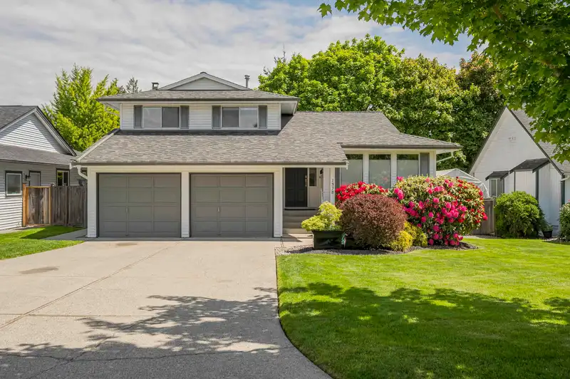 1378 160A STREET - photo 1 of 40