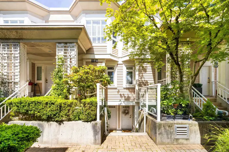 235 2565 W BROADWAY - photo 1 of 25