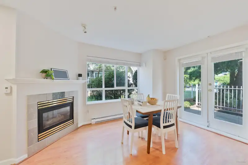 71 6588 SOUTHOAKS CRESCENT - photo 4 of 25