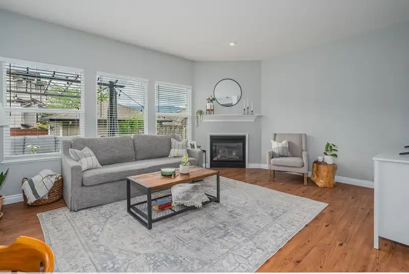 36024 STEPHEN LEACOCK DRIVE - photo 2 of 37