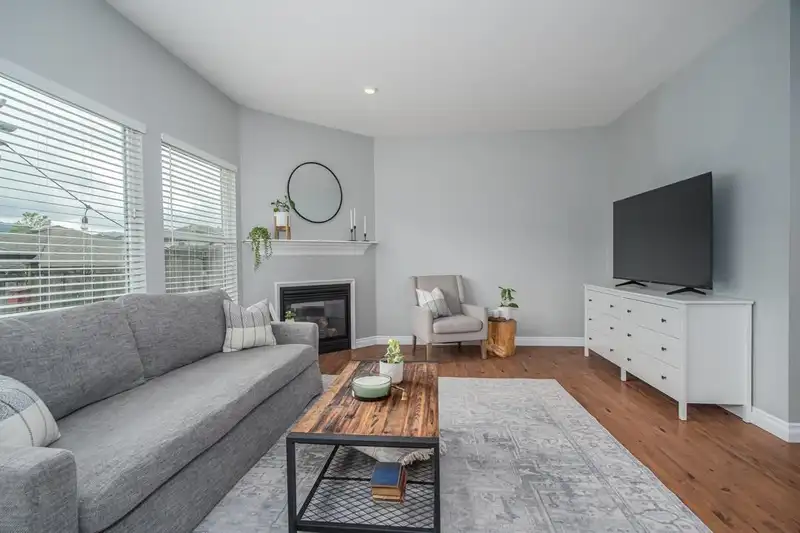 36024 STEPHEN LEACOCK DRIVE - photo 3 of 37