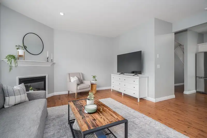 36024 STEPHEN LEACOCK DRIVE - photo 4 of 37