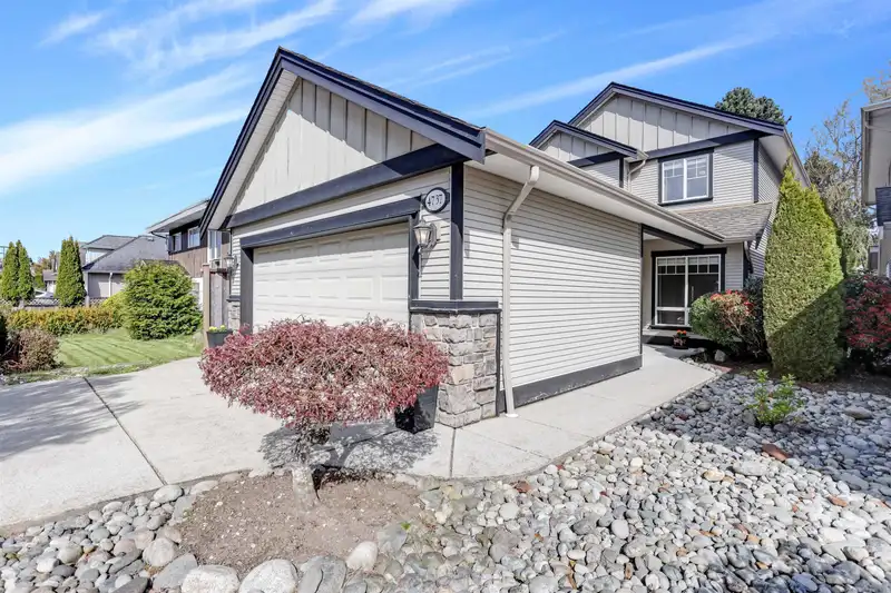 4737 DUNFELL ROAD - photo 1 of 32