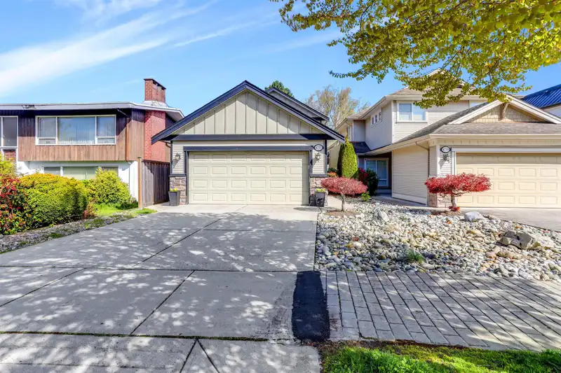 4737 DUNFELL ROAD - photo 2 of 32