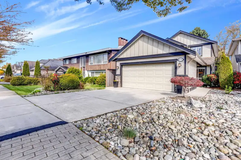 4737 DUNFELL ROAD - photo 3 of 32