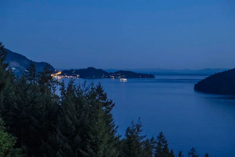 350 KELVIN GROVE WAY - photo 2 of 11