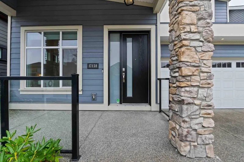 17138 0A AVENUE - photo 4 of 25